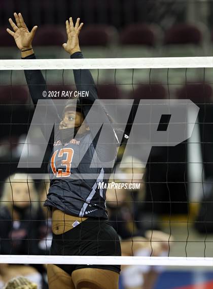 Thumbnail 3 in Montezuma-Cortez vs. Sterling (CHSAA 3A Final 4) photogallery.