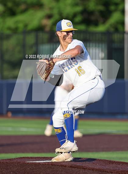 Thumbnail 1 in Brownsboro vs. Sunnyvale (UIL 4A Region II Bi-District Playoff) photogallery.