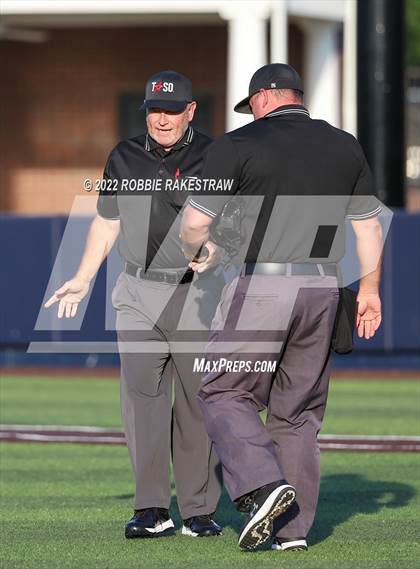 Thumbnail 2 in Brownsboro vs. Sunnyvale (UIL 4A Region II Bi-District Playoff) photogallery.