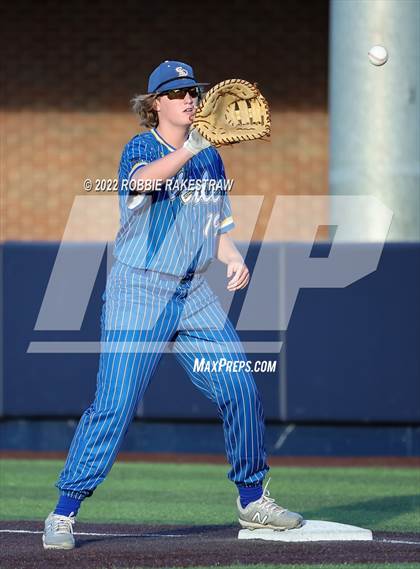 Thumbnail 3 in Brownsboro vs. Sunnyvale (UIL 4A Region II Bi-District Playoff) photogallery.