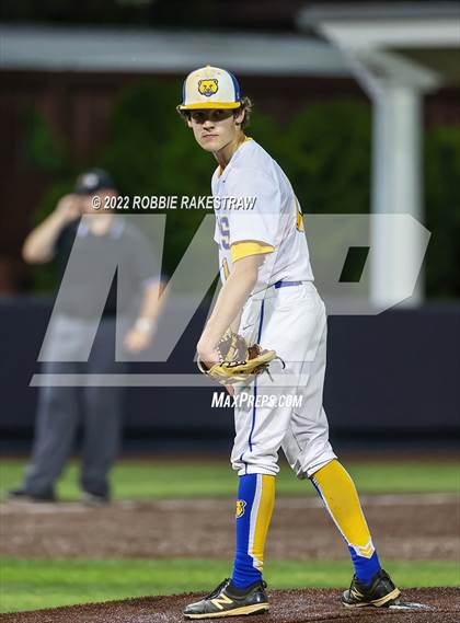 Thumbnail 1 in Brownsboro vs. Sunnyvale (UIL 4A Region II Bi-District Playoff) photogallery.