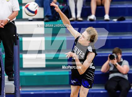 Thumbnail 2 in Douglas County vs. Grandview (CHSAA 5A Round 1) photogallery.