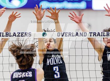 Thumbnail 1 in Douglas County vs. Grandview (CHSAA 5A Round 1) photogallery.