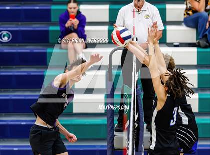 Thumbnail 1 in Douglas County vs. Grandview (CHSAA 5A Round 1) photogallery.