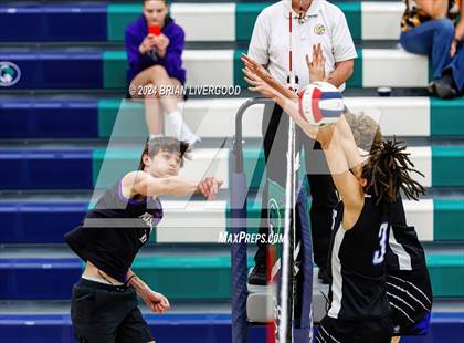 Thumbnail 2 in Douglas County vs. Grandview (CHSAA 5A Round 1) photogallery.