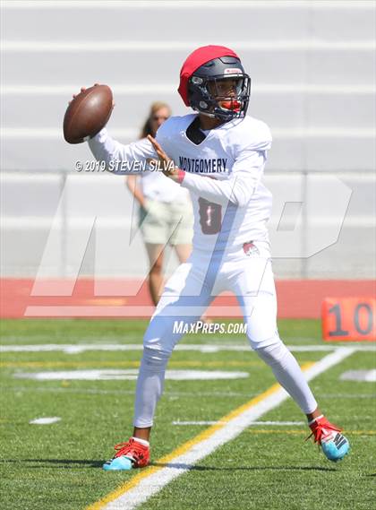 Thumbnail 3 in Coronado vs. Montgomery (SDFNL Kickoff Classic) photogallery.