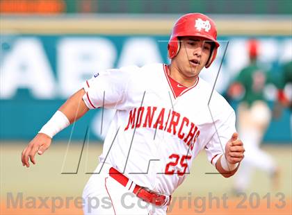 Thumbnail 3 in The Woodlands vs. Mater Dei (National High School Invitational) photogallery.