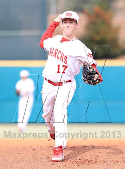 Thumbnail 2 in The Woodlands vs. Mater Dei (National High School Invitational) photogallery.
