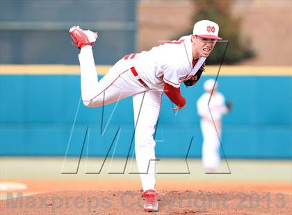 Thumbnail 1 in The Woodlands vs. Mater Dei (National High School Invitational) photogallery.