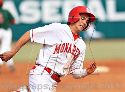 Thumbnail 1 in The Woodlands vs. Mater Dei (National High School Invitational) photogallery.