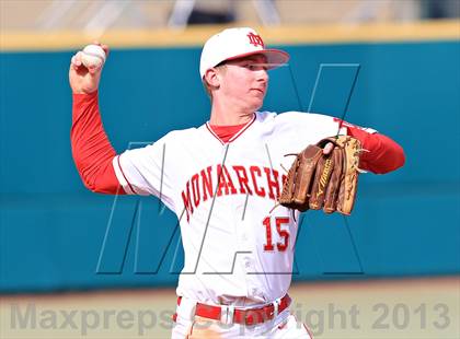 Thumbnail 3 in The Woodlands vs. Mater Dei (National High School Invitational) photogallery.
