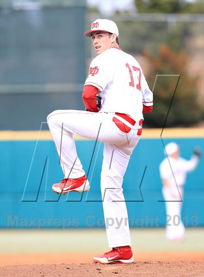Thumbnail 2 in The Woodlands vs. Mater Dei (National High School Invitational) photogallery.