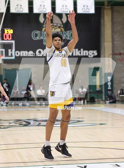 Thumbnail 3 in St. Ignatius vs. Richmond Heights photogallery.
