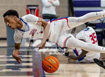 Thumbnail 2 in Harvard-Westlake vs. Bartlett (Holiday Hoopfest) photogallery.