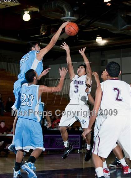 Thumbnail 2 in Fontana vs Montclair (Inland Empire Invitational) photogallery.