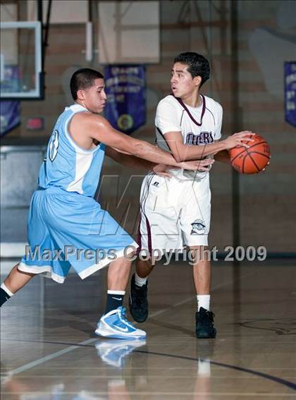 Thumbnail 2 in Fontana vs Montclair (Inland Empire Invitational) photogallery.