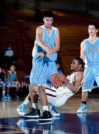 Thumbnail 2 in Fontana vs Montclair (Inland Empire Invitational) photogallery.