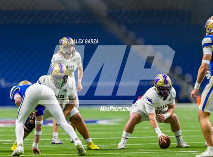 Thumbnail 1 in Alamo Heights vs. Miller (UIL 5A Regional Playoff) photogallery.