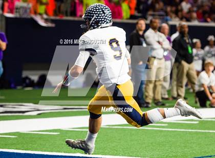 Thumbnail 2 in Independence vs. Highland Park (UIL 5A D1 AREA PLAYOFF at The Star) photogallery.