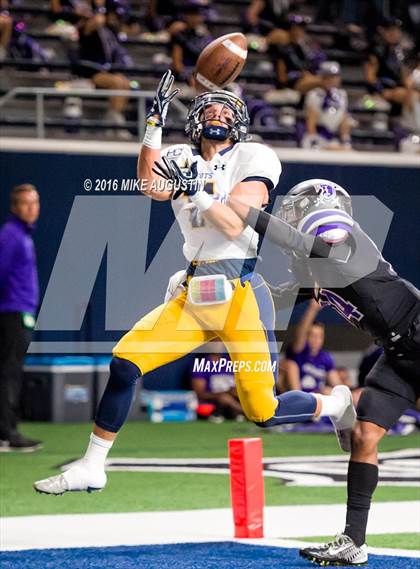 Thumbnail 1 in Independence vs. Highland Park (UIL 5A D1 AREA PLAYOFF at The Star) photogallery.