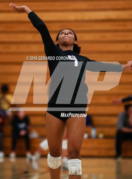 Thumbnail 1 in Amador Valley vs. Exeter (Stockton Classic) photogallery.