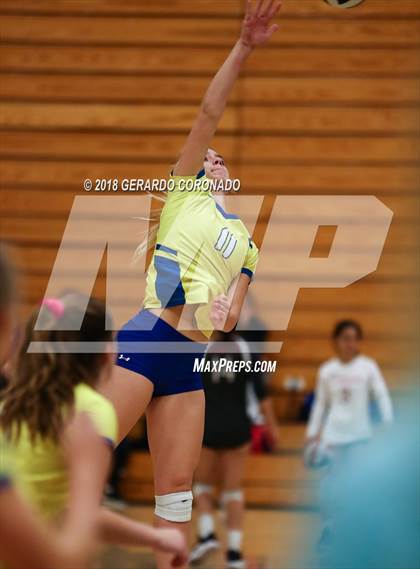 Thumbnail 2 in Amador Valley vs. Exeter (Stockton Classic) photogallery.