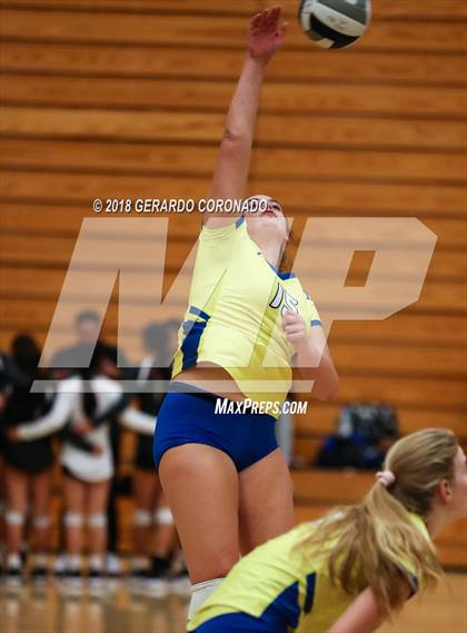 Thumbnail 3 in Amador Valley vs. Exeter (Stockton Classic) photogallery.