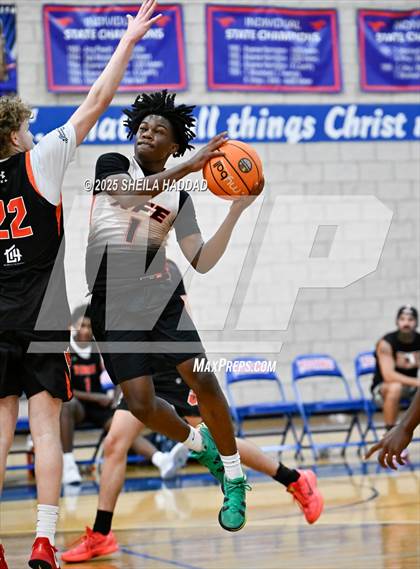 Thumbnail 1 in Countryside vs Skills Center Elite. (Hoopvibe - Preseason) photogallery.