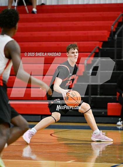 Thumbnail 3 in Countryside vs Skills Center Elite. (Hoopvibe - Preseason) photogallery.