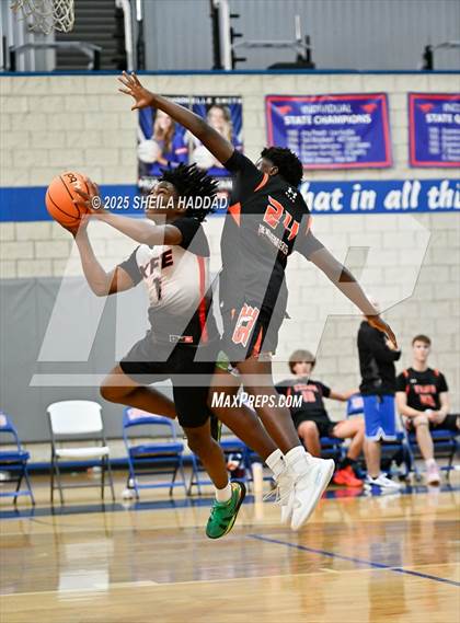 Thumbnail 3 in Countryside vs Skills Center Elite. (Hoopvibe - Preseason) photogallery.