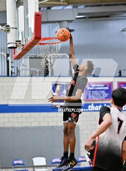 Thumbnail 2 in Countryside vs Skills Center Elite. (Hoopvibe - Preseason) photogallery.