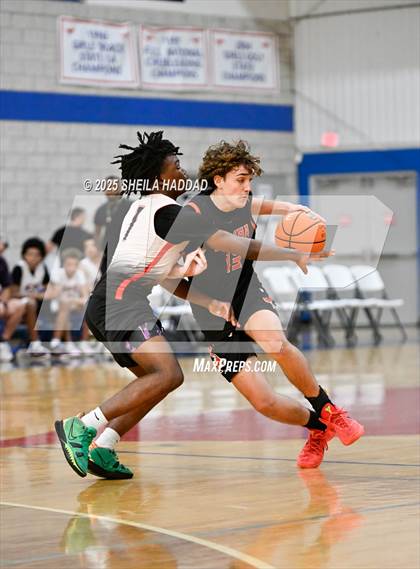 Thumbnail 2 in Countryside vs Skills Center Elite. (Hoopvibe - Preseason) photogallery.