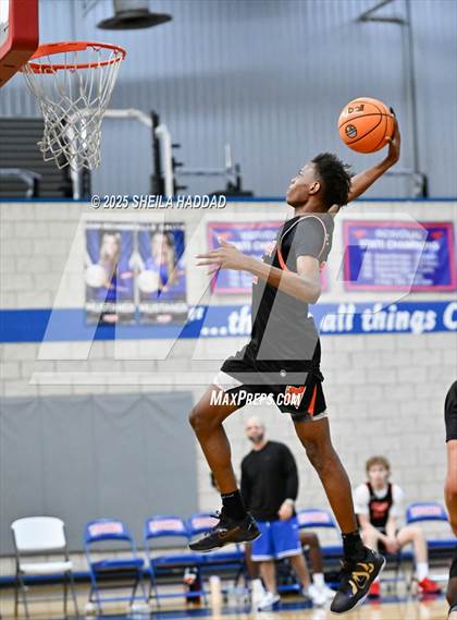 Thumbnail 3 in Countryside vs Skills Center Elite. (Hoopvibe - Preseason) photogallery.