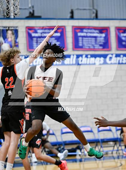 Thumbnail 2 in Countryside vs Skills Center Elite. (Hoopvibe - Preseason) photogallery.