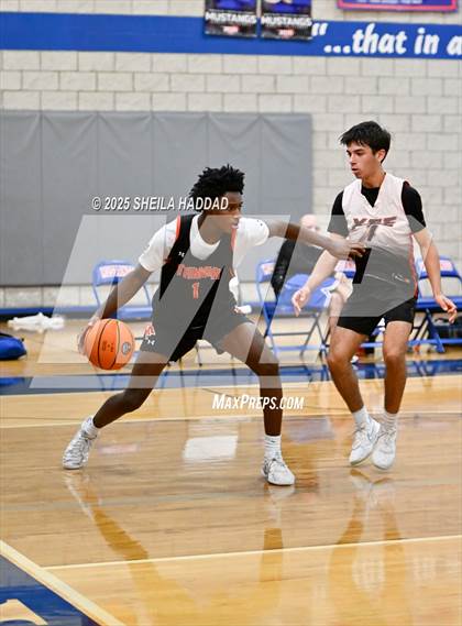 Thumbnail 1 in Countryside vs Skills Center Elite. (Hoopvibe - Preseason) photogallery.