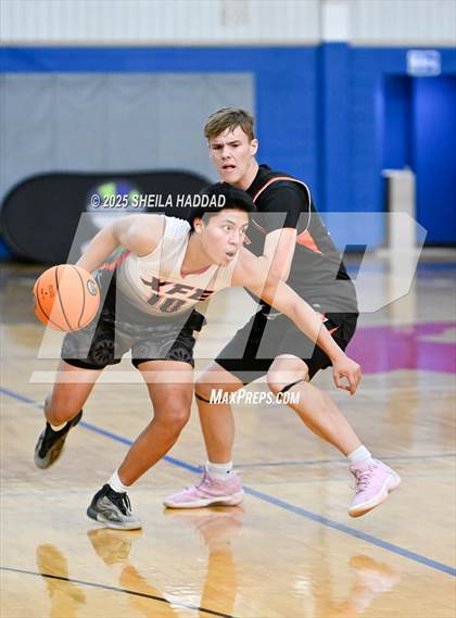 Thumbnail 3 in Countryside vs Skills Center Elite. (Hoopvibe - Preseason) photogallery.