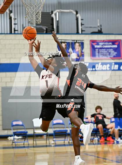 Thumbnail 2 in Countryside vs Skills Center Elite. (Hoopvibe - Preseason) photogallery.