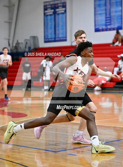 Thumbnail 1 in Countryside vs Skills Center Elite. (Hoopvibe - Preseason) photogallery.