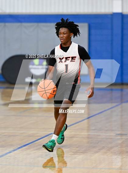 Thumbnail 2 in Countryside vs Skills Center Elite. (Hoopvibe - Preseason) photogallery.