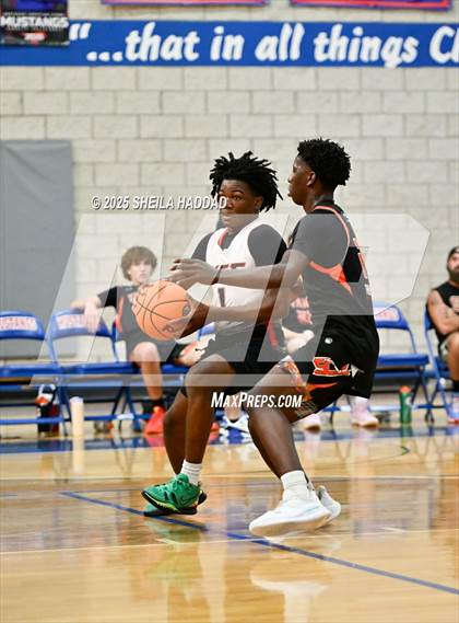 Thumbnail 1 in Countryside vs Skills Center Elite. (Hoopvibe - Preseason) photogallery.