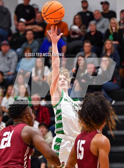 Thumbnail 2 in Valley Springs vs. Lakeside (AAA 3A State Playoff first round) photogallery.