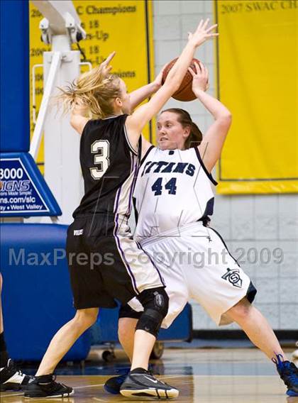 Thumbnail 1 in Riverton vs Syracuse (Utah 5A Semifinal) photogallery.