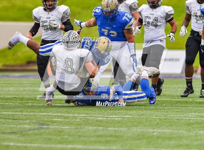 Thumbnail 3 in Rockdale vs. Malakoff (UIL 3A Regional Playoff) photogallery.