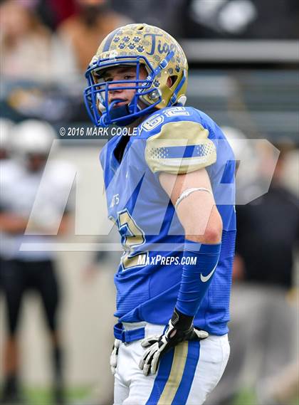 Thumbnail 1 in Rockdale vs. Malakoff (UIL 3A Regional Playoff) photogallery.