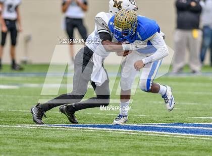 Thumbnail 1 in Rockdale vs. Malakoff (UIL 3A Regional Playoff) photogallery.