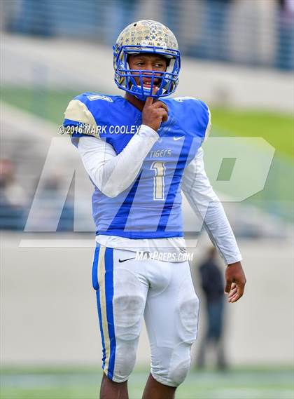 Thumbnail 3 in Rockdale vs. Malakoff (UIL 3A Regional Playoff) photogallery.