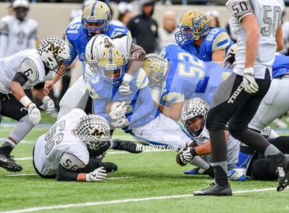 Thumbnail 2 in Rockdale vs. Malakoff (UIL 3A Regional Playoff) photogallery.