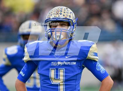 Thumbnail 1 in Rockdale vs. Malakoff (UIL 3A Regional Playoff) photogallery.