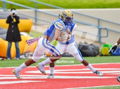 Thumbnail 2 in Rockdale vs. Malakoff (UIL 3A Regional Playoff) photogallery.