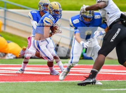 Thumbnail 1 in Rockdale vs. Malakoff (UIL 3A Regional Playoff) photogallery.